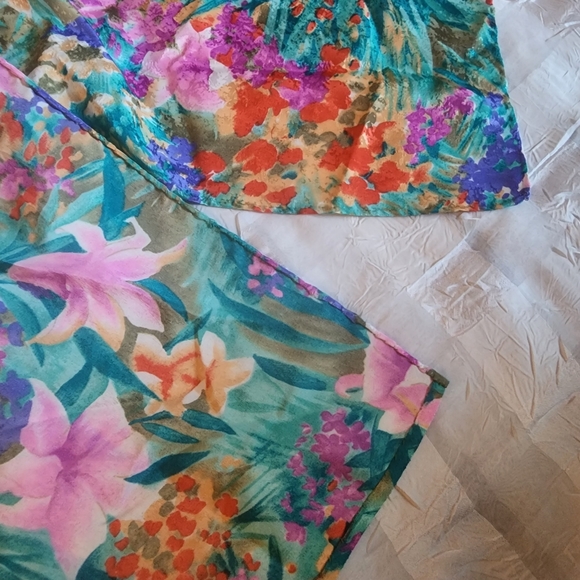 2 SILKY SCARVES - Picture 4 of 7